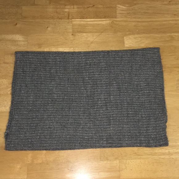 H&M gray circle scarf - Picture 1 of 2